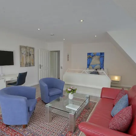 Dreesen Apartment *